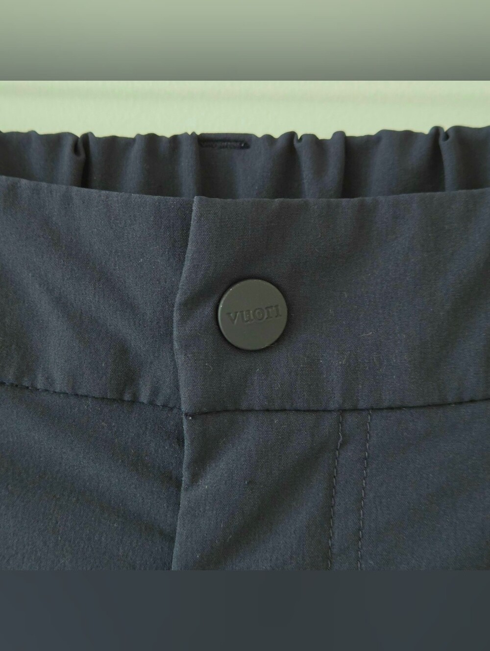 Vuori Women's Solar Short - Ink - Medium - VW3056 - EUC - Picture 3 of 9